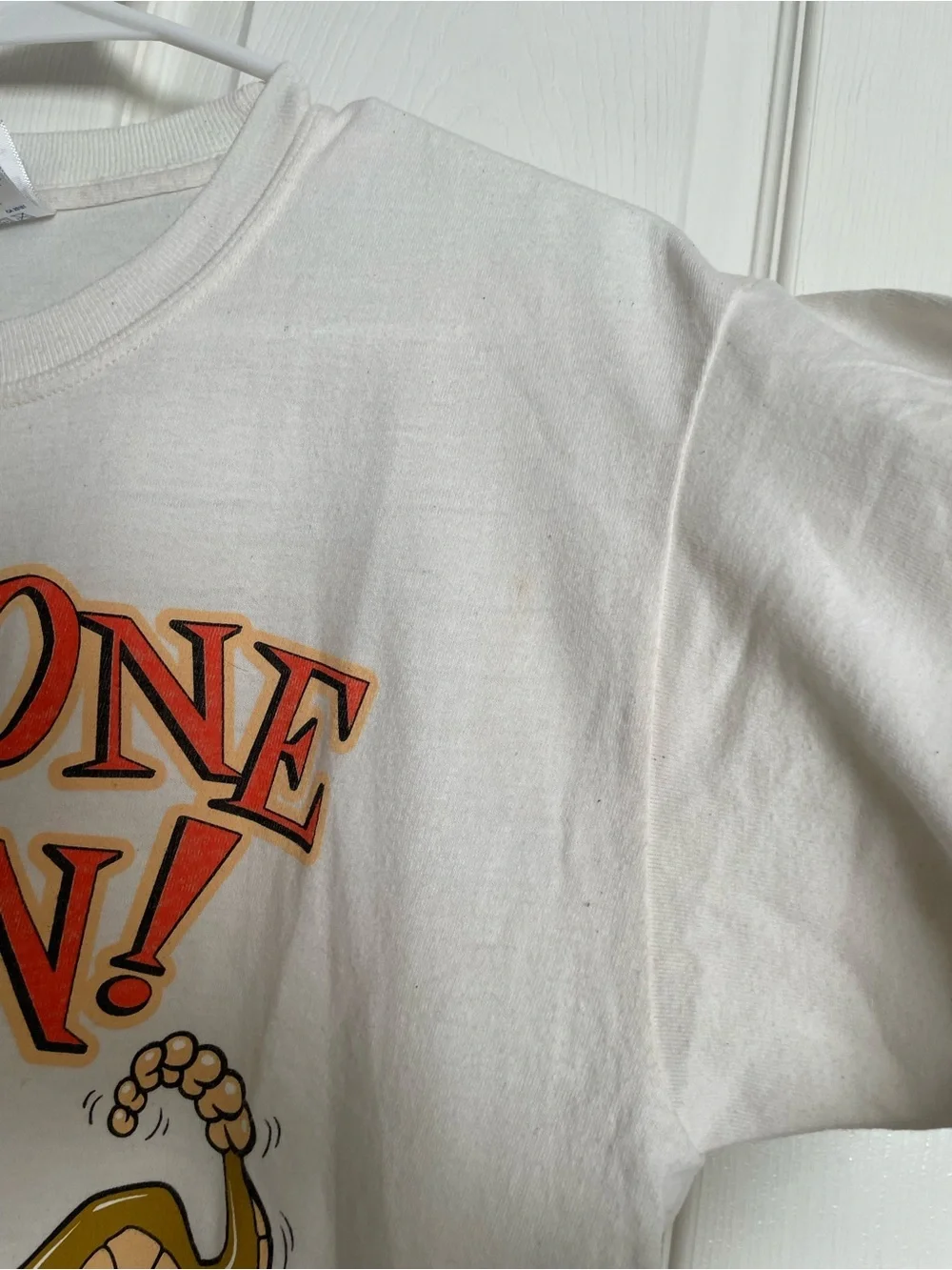 Tie One On! Mens size Medium Sedona Graphic Tee Cream with Orange & Brown Print